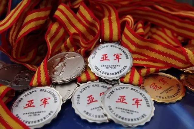 国家队2战轰19分！在广东季后赛5战得3分，球迷：离开杜锋会打球了